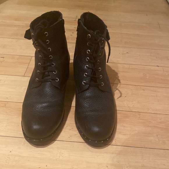 Nice studded boots - Picture 2 of 5